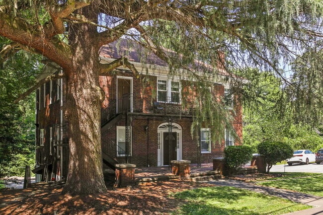Photo - 1351 Oxford Rd NE