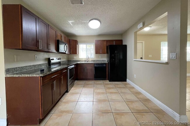 Photo - 18118 SW 154 Ct