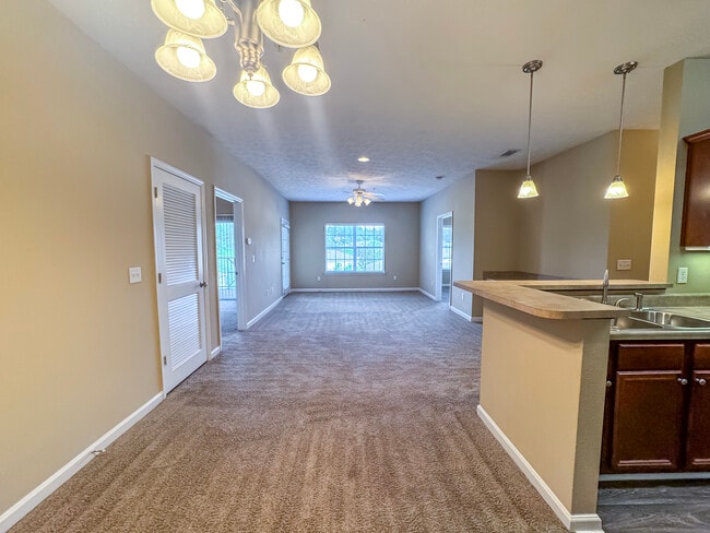 2 BR/2BA Dining Room/ Living Area