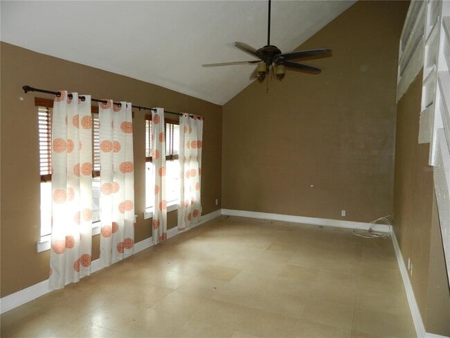 Photo - 266 Orienta Point St