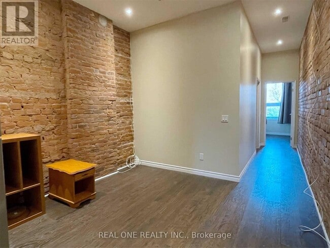 Photo - 173 King St E