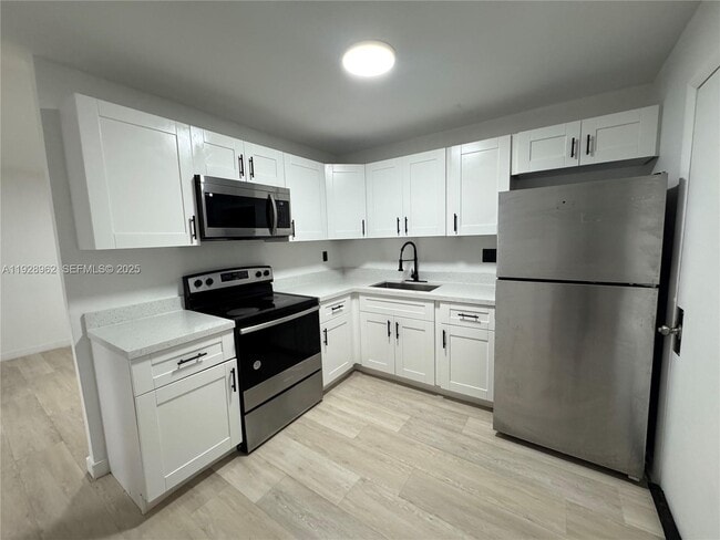 Building Photo - 12215 W Dixie Hwy Unit 103