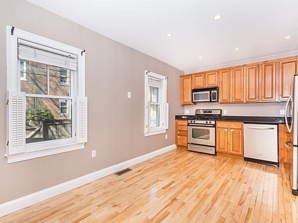 Building Photo - 762 E 6th St Unit 1 Rental