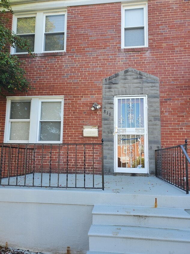 Front of House - 816 N Chapel Gate Ln (Baltimore, MD)