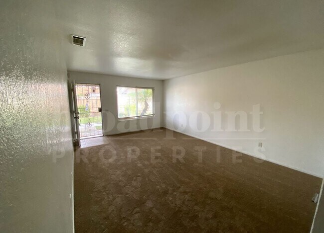 Photo - 1124 N Broadway