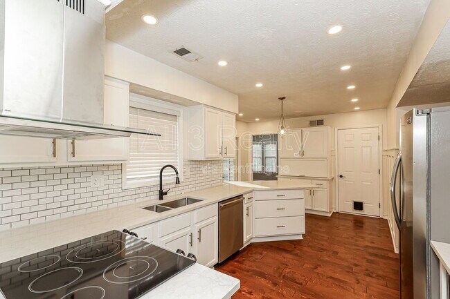 Photo - 721 Mattan Point