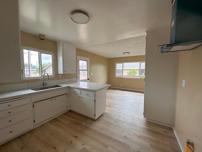 Photo - 414 N Alameda Ave