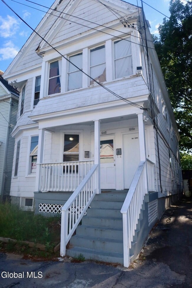 Building Photo - 1066 Howard St Unit 1