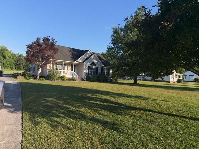 Building Photo - Justice Rd Avail for Rent!