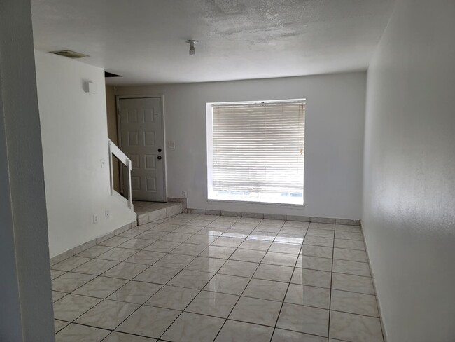 3213 Windover Ave
