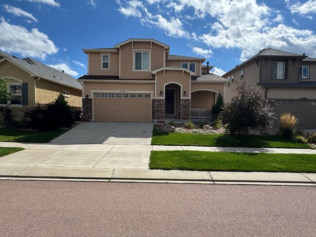Stunning 4 Bed / 3 Bath Home Nested in Ban... - Stunning 4 Bed / 3 Bath Home Nested in Ban...