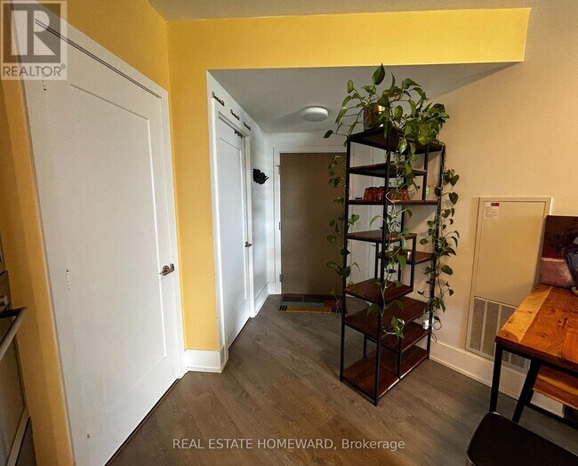 Photo - 1 Edgewater Dr Unit 413