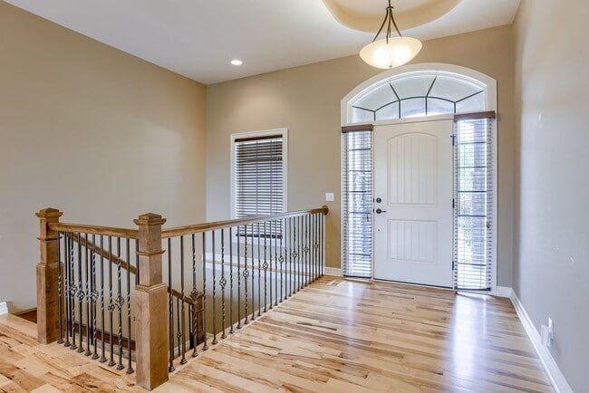 Photo - Beautiful 4 Bedroom In Shadow Lake!!