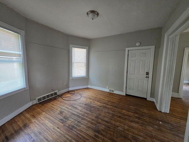 Photo - 641 N Goodman St Unit Lower