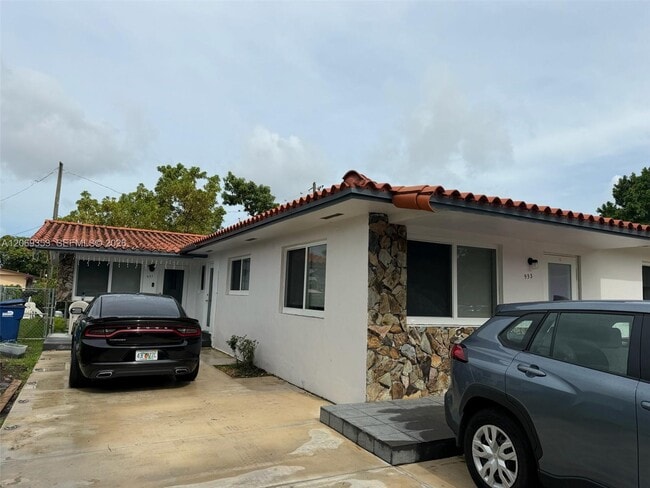 Photo - 931 SW 82nd Ave Unit 3