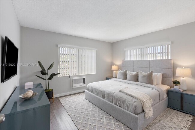 Photo - 550 NE 20th St Unidad 6