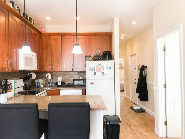 Building Photo - 11 Symphony Rd Unit 3