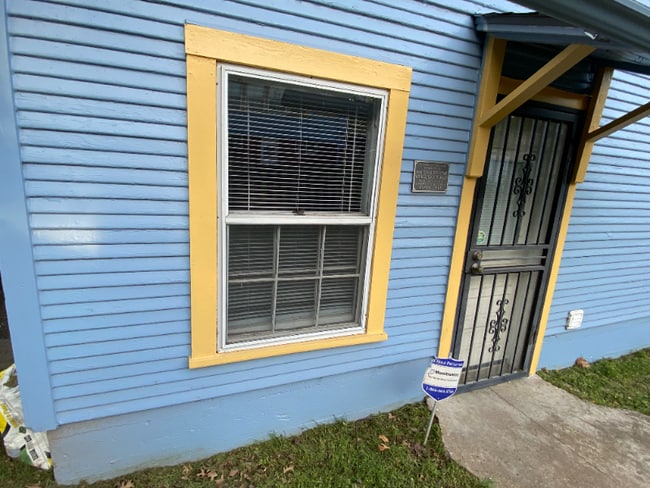 Photo - 217 W Jasper St