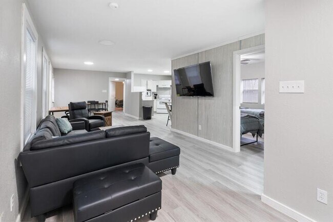 Photo - 219 Wildwind St