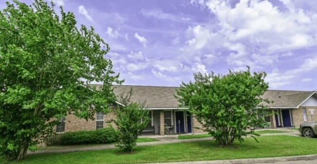 Photo - 100 Justin Wy Apartamento