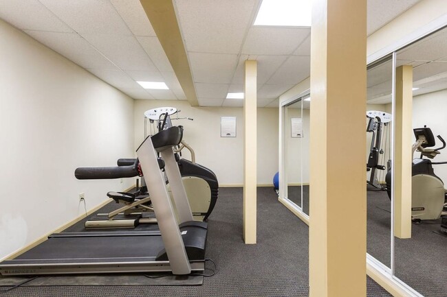 Photo - 1901 W Wilson Ave