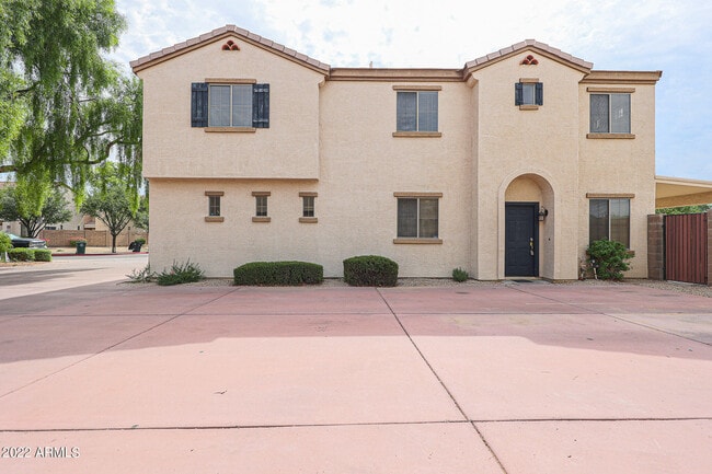 3039 W Los Gatos Dr