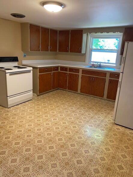 Kitchen - 3875 N Buffalo St Unit Apt. A