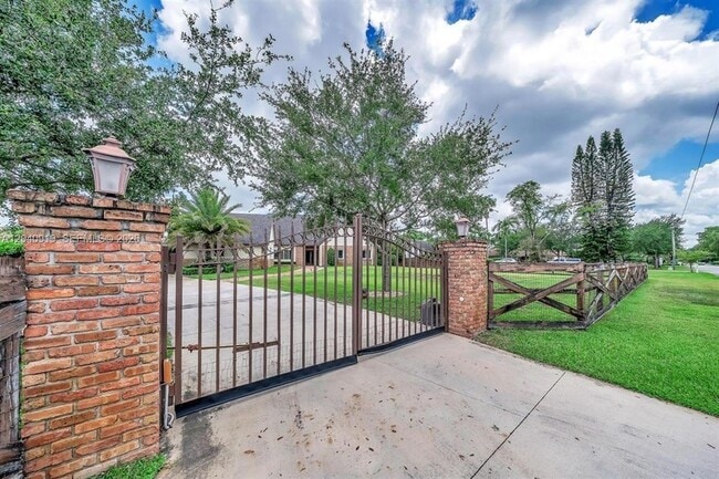 Photo - 4920 SW 170th Ave