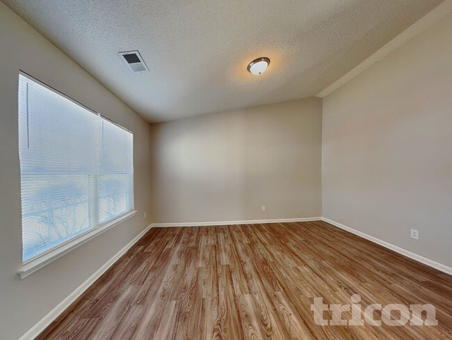 Photo - 4932 Aldersbrook Dr