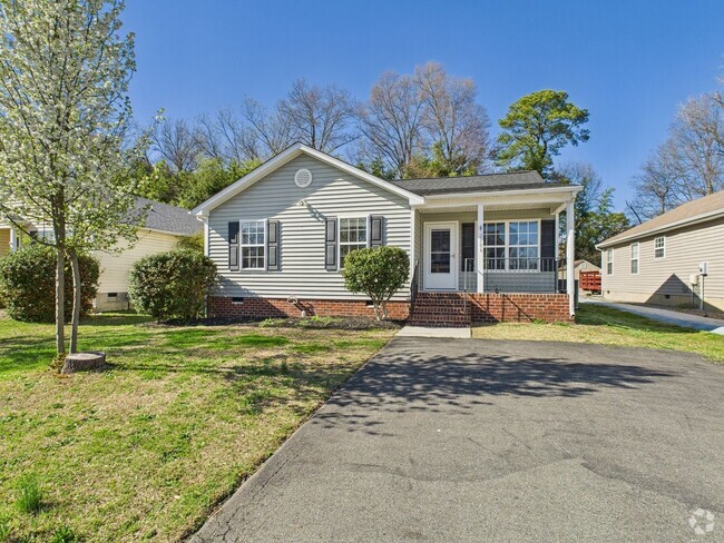 Building Photo - Renovated 3 Bedroom 2 Bath Home in Lakesid...