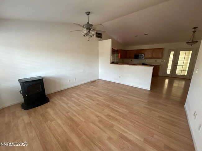 Photo - 559 Nader Wy