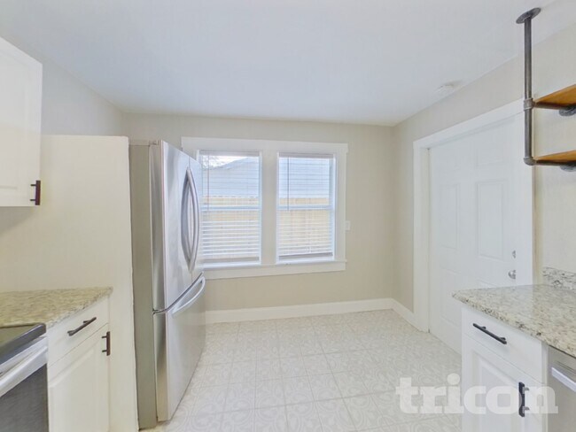 Photo - 3250 Prescott St N