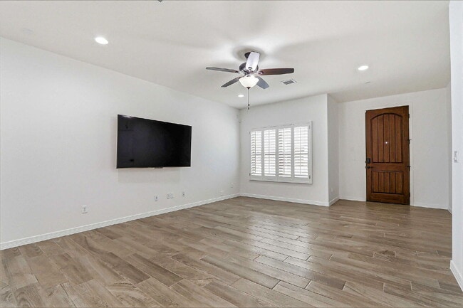 Photo - 3 bedroom 2 bath with washer and dryer in 79928
