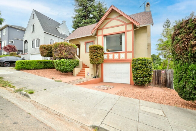 Building Photo - 733 Grosvenor Pl Rental