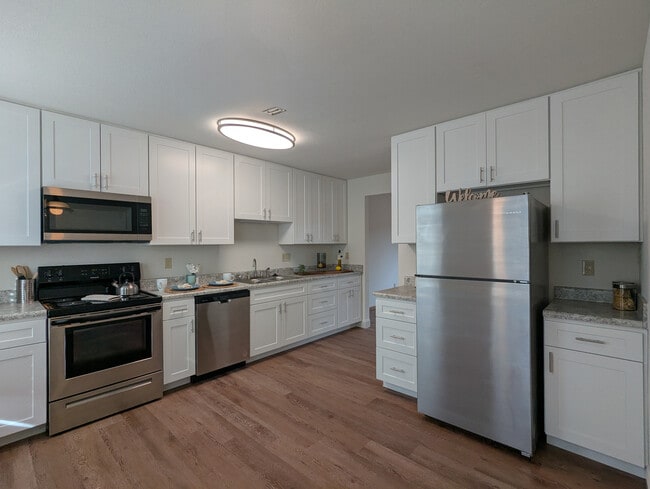 Holiday Park Apartments and Townhomes