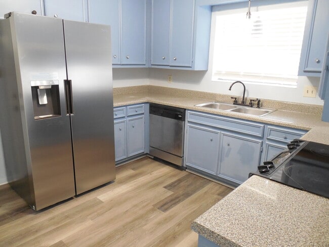 Photo - 107 Springlakes Cir