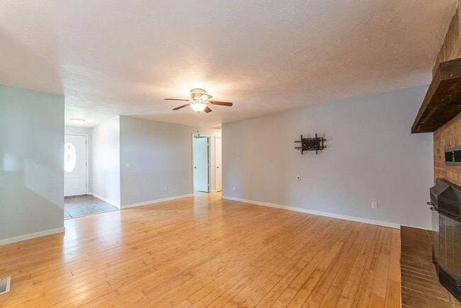 Photo - 3 Bed 2 Bath 2 Car Garage Home Available 07/01/2026!!