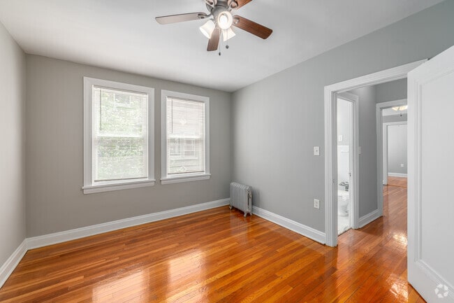 1BR, 1BA - 850SF - Bedroom