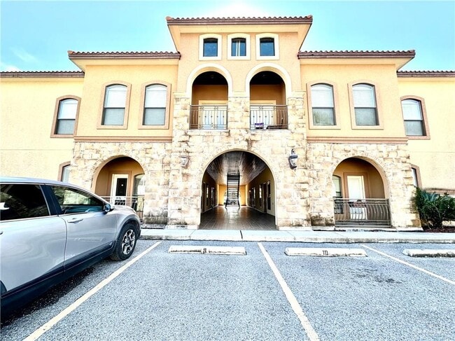 Building Photo - 13 Mimosa St Unit 3