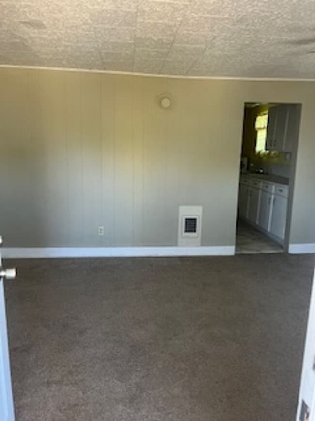 Photo - 2 Bedroom House with Fenced Back Yard