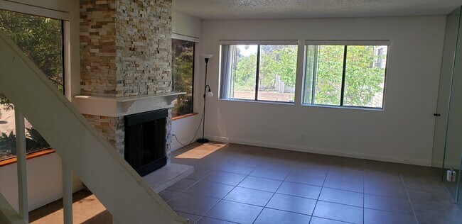 Photo - 22 Latitude Ct