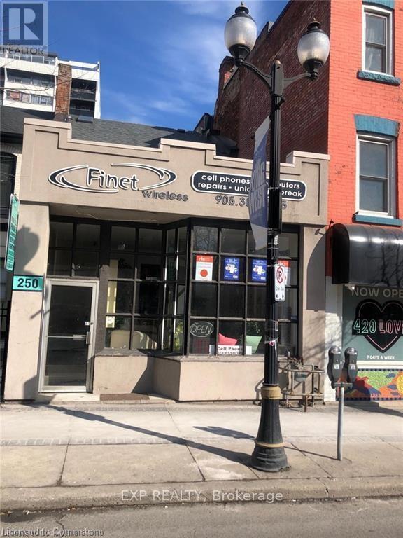 Photo - 250 King St W