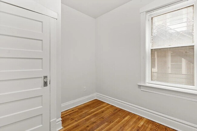 Photo - 3176 Gustine Ave Unit 3176 Gustine Ave-#3S