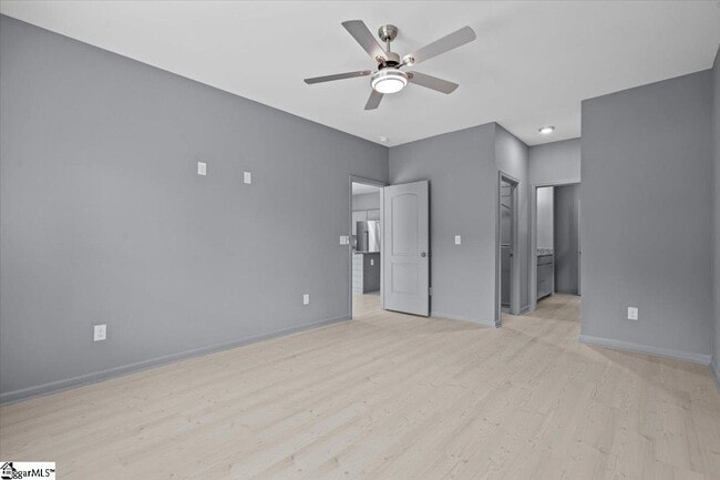 Photo - 404 Fairfield St
