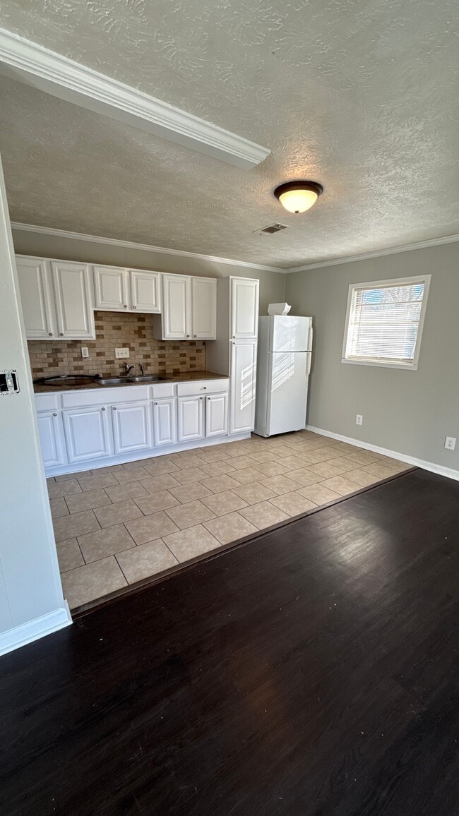 Photo - 3002 Dobbs Cir