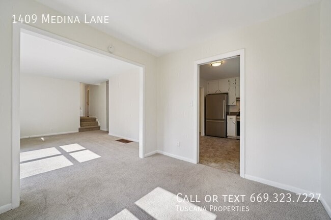 Photo - 1409 Medina Ln