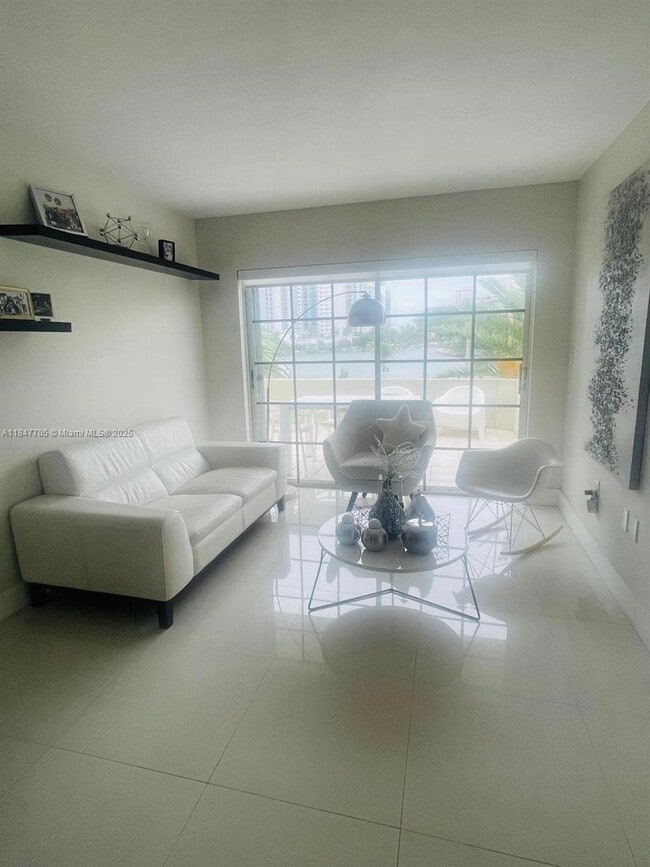 Photo - 2600 Collins Ave Unit 211