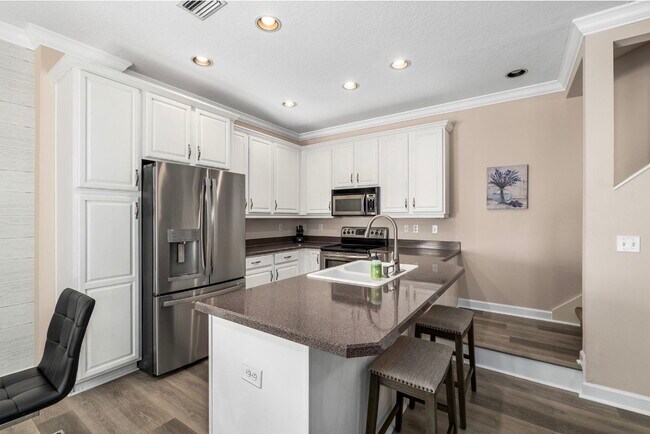 Photo - 104 S Moody Ave