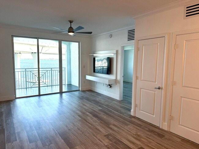 Building Photo - 415 NW Flagler Ave Unit 402