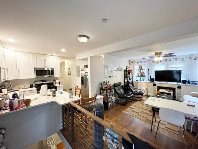 Building Photo - 800 Parker St Unit 1